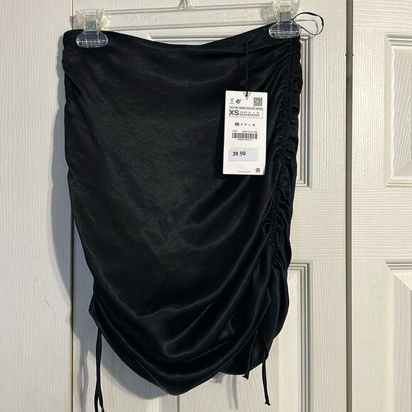 ZARA NWT X-Small Black Satin Ruched Bodycon Mini Skirt Drawstring Sexy Night Out - Picture 2 of 8